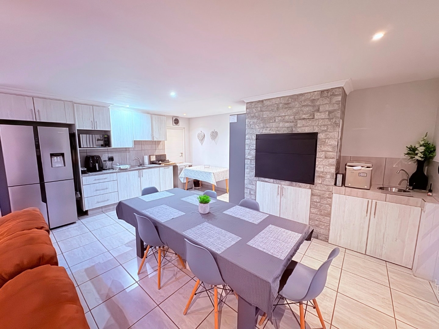 5 Bedroom Property for Sale in Reebok Western Cape